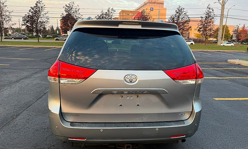 2011 Toyota Sienna X...