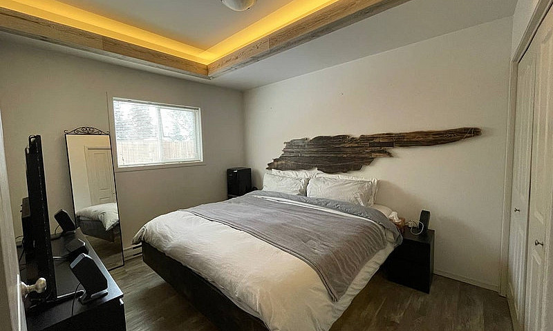 Condo For Sale - Lan...