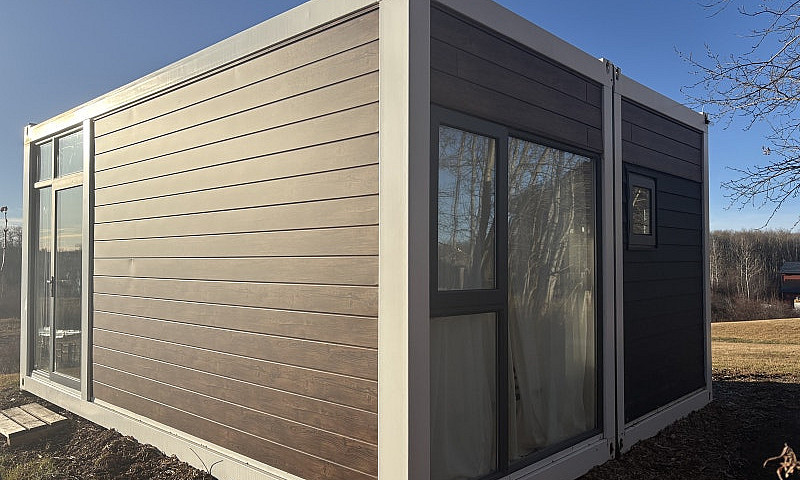 Off Grid Cabin- Tiny...