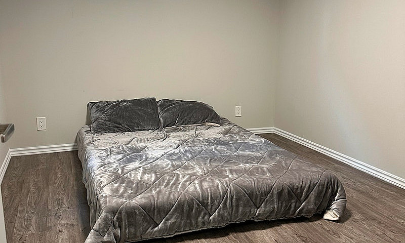 Spacious 2 Bedroom B...