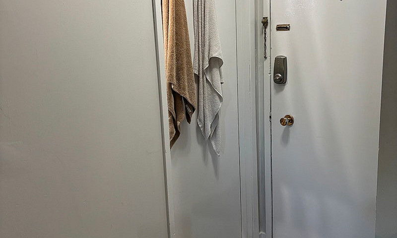 Bachelor Apartment F...