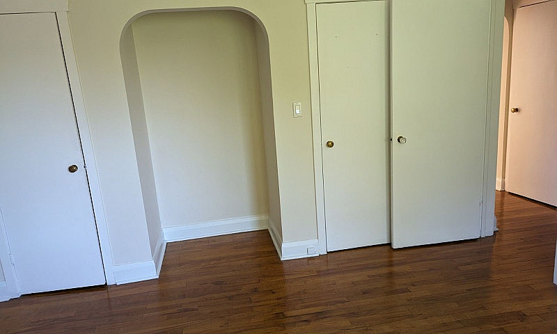 Large 1-Bed Apt For ...