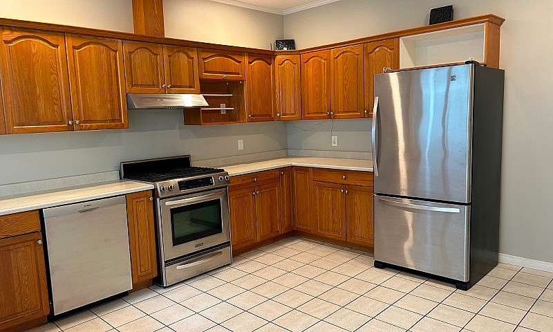 4 Bed   Den, 2 Bath ...