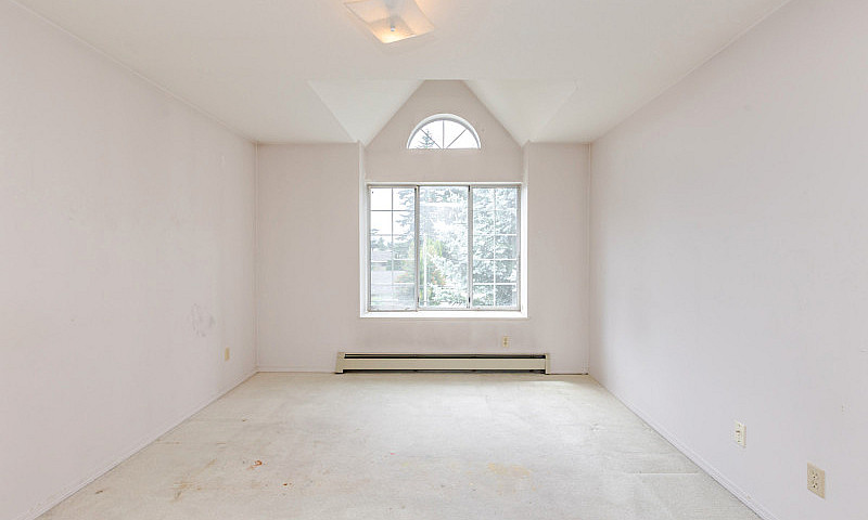 Just Listed - 313 33...