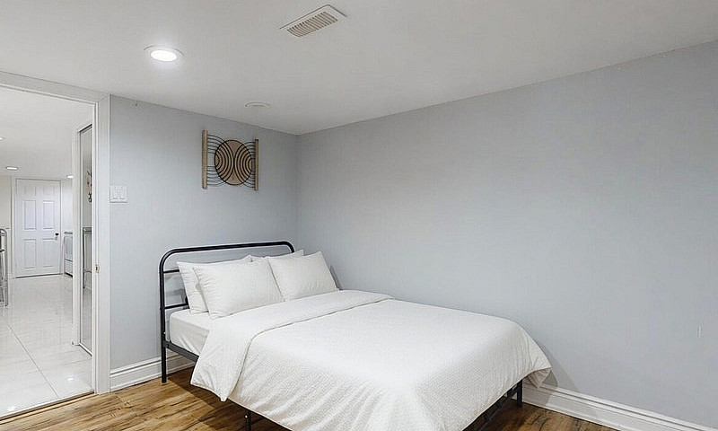 Furnished 1Br Baseme...