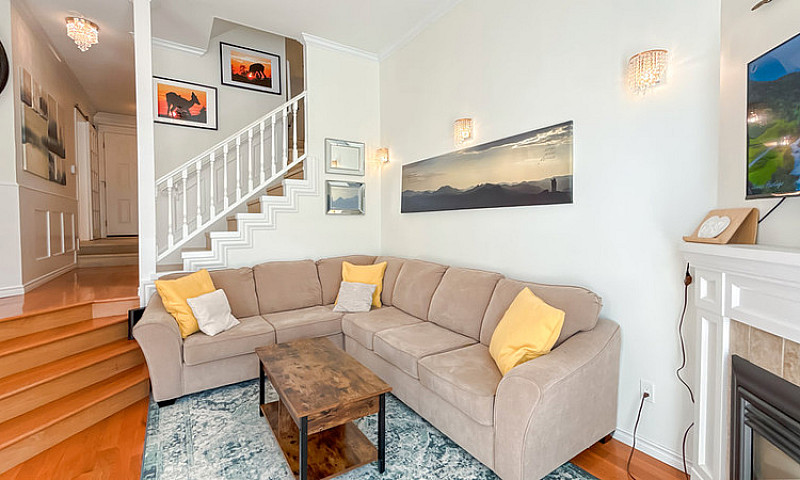 3 Bedrooms ,2.5 Bath...