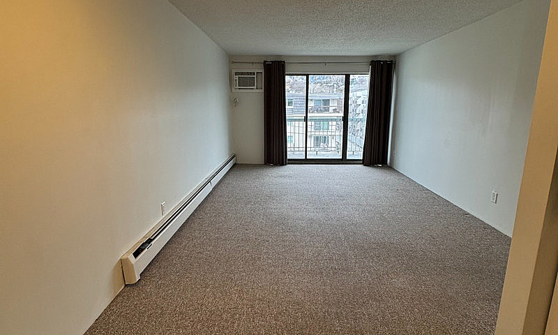 Spacious 2 Beds 1 Ba...