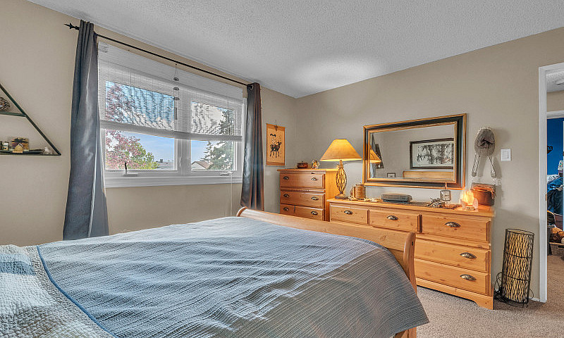 3 Beds 2  Bath, Deta...