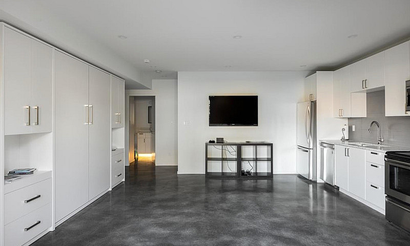 Unfurnished 2 Bedroo...