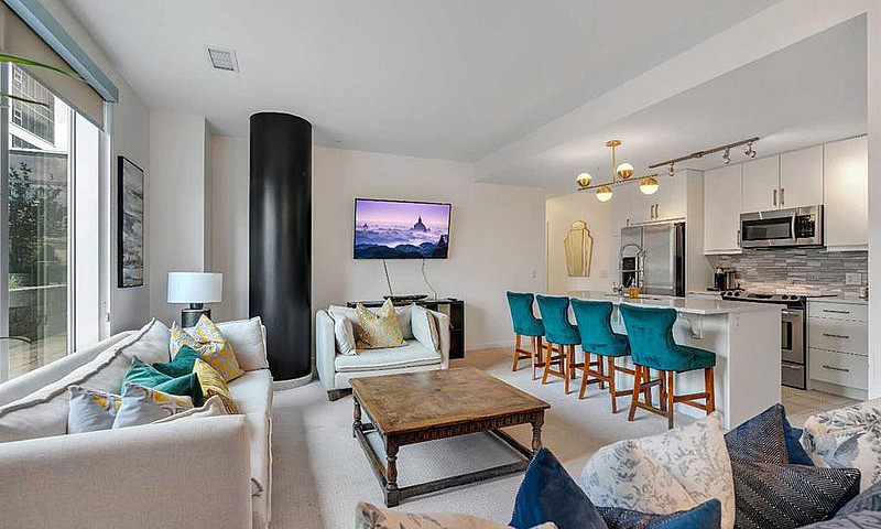2 Bdrm Condo | Say H...