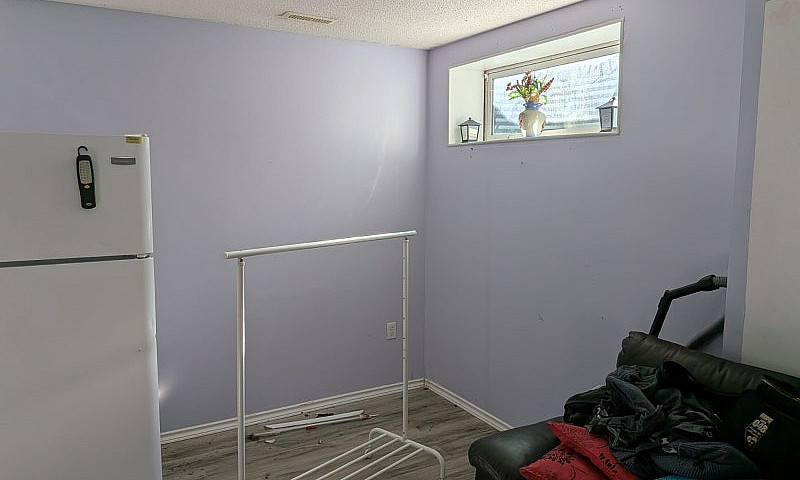 1 Bedroom Basement A...