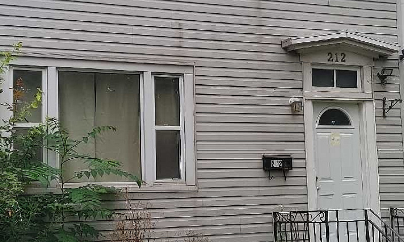 3 Bed, 1.5 Bath Town...
