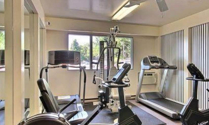 2 Bedroom Condo On P...