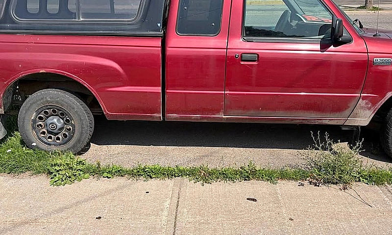 ’98 Mazda B3000...