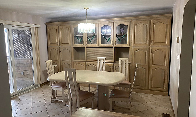 Large 3 Bedroom Apar...