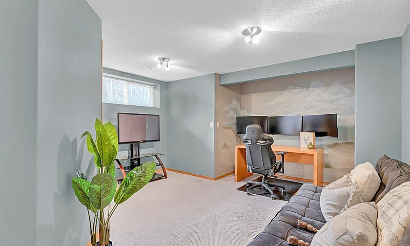 4 Bed, 3.5 Bath, 2 C...