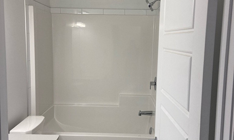 Basement Suite For R...
