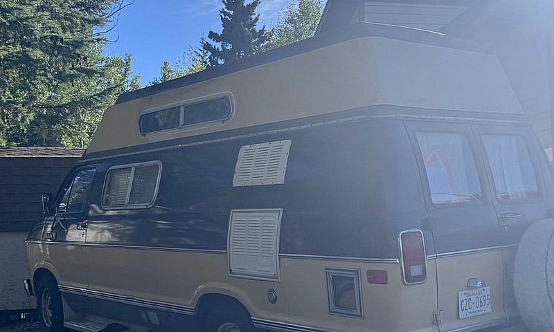 Dodge Ram B250 Royal...