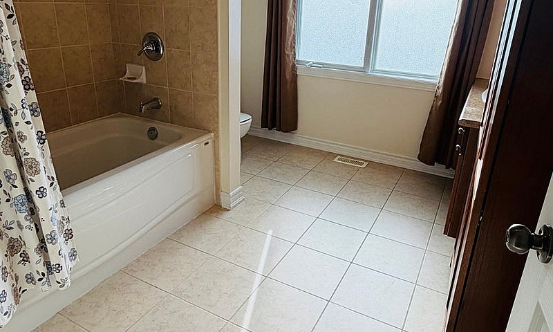 Spacious Furnished 3...