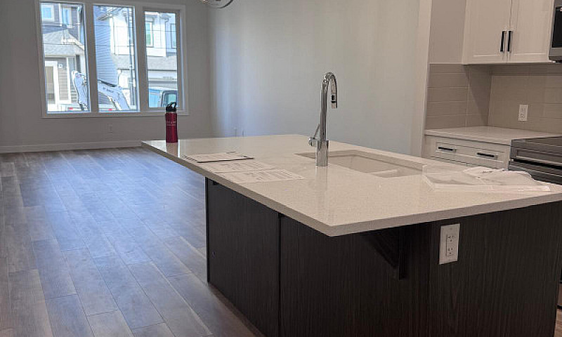Modern 4-Bed, 3-Bath...