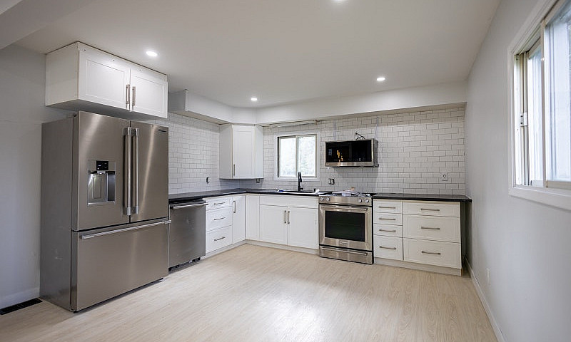 3 Bed 1 Bath Main Fl...