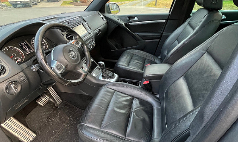 2015 Volkswagen Tigu...