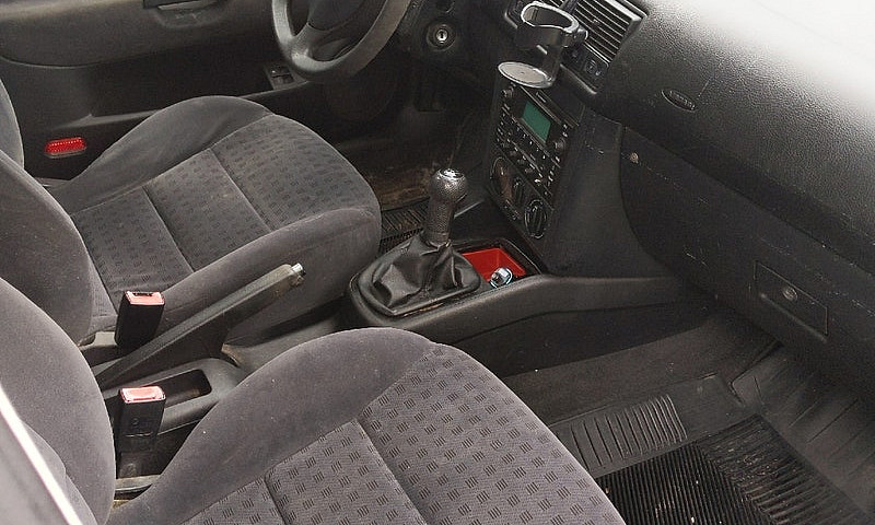 2003 Volkswagen Golf...