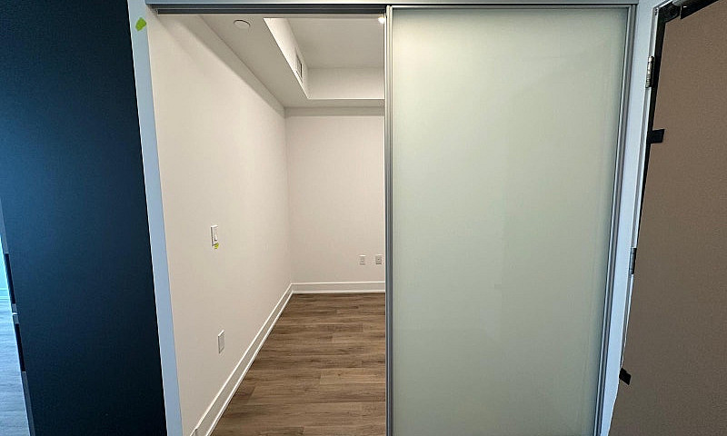 1Bed+ Den, 2 Full Ba...