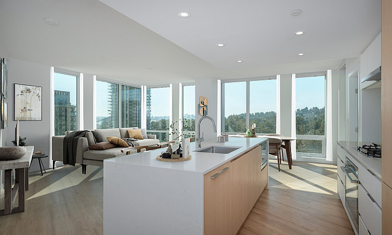 Luxury 2 Bed + Den C...