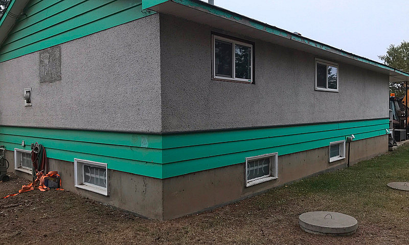 2 Houses On 2.16 Acr...