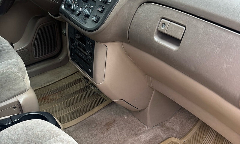 1999 Toyota Sienna...
