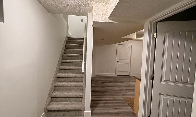 Basement Suite For R...