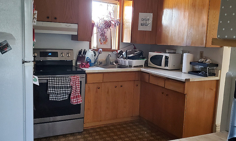 Unique 2Br + Den, Ut...