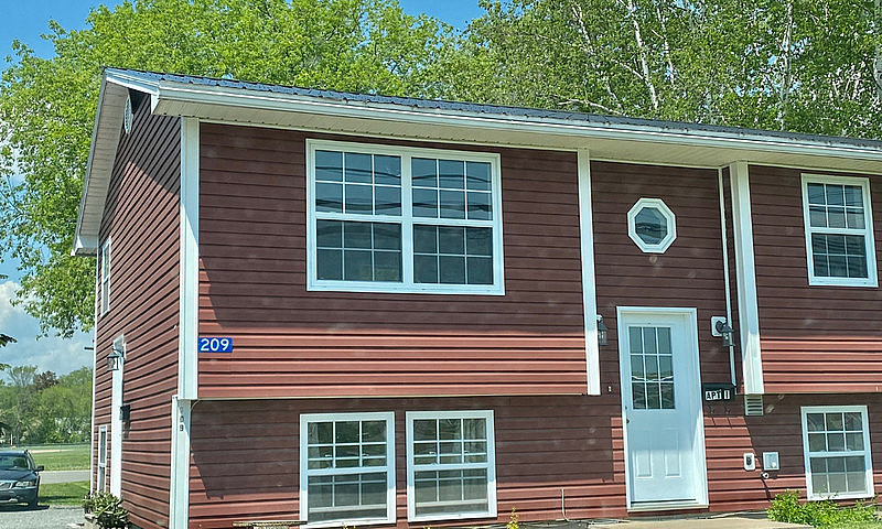 Upstairs 3-Bedroom ~...
