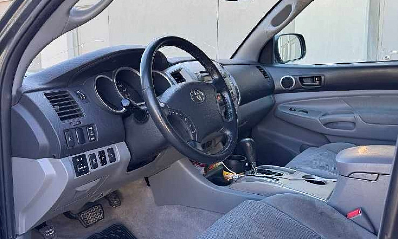 Toyota Tacoma ...