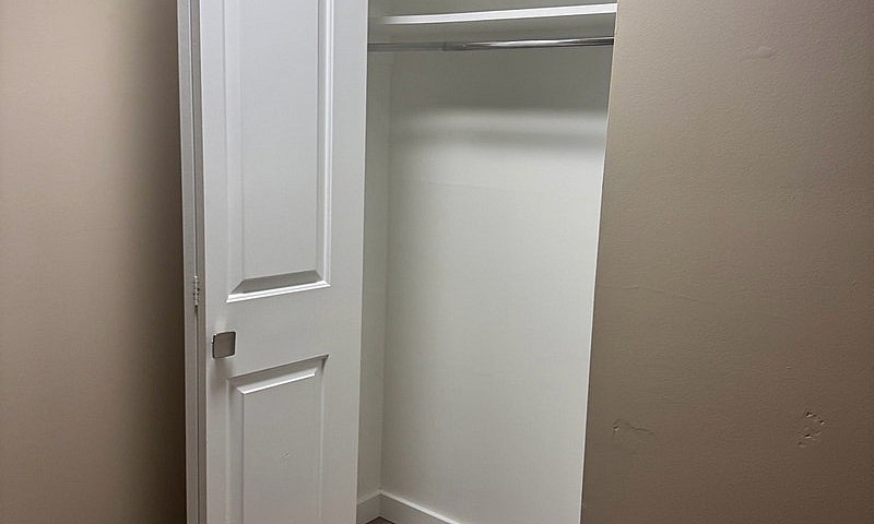 Room For Rent Near U...