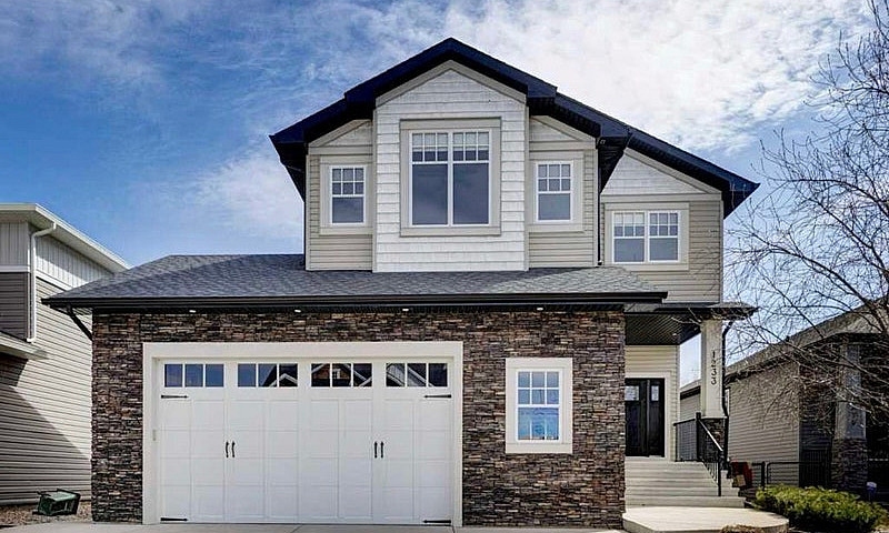1233 Hillcrest Manor...