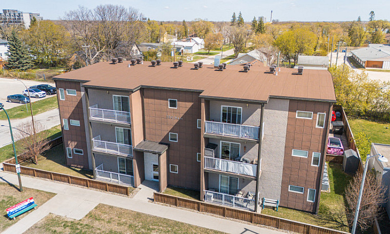Condo Living In Selk...