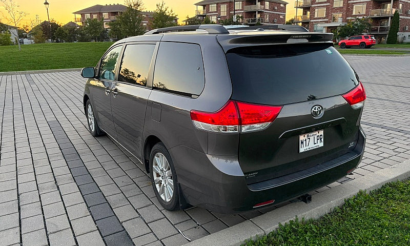 2013 Toyota Sienna L...