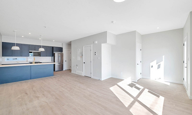 Stunning 3 Bedroom 2...