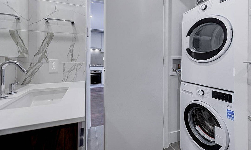 Metrotown Condo For ...
