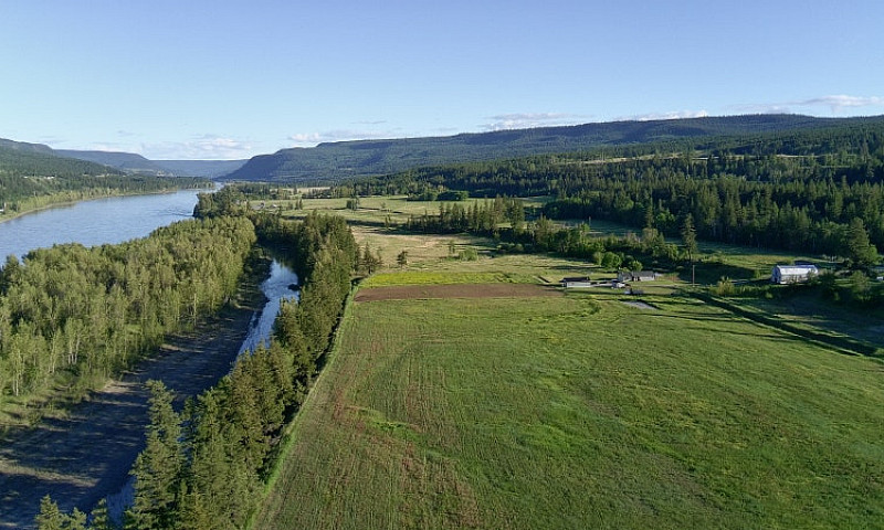 37-Acre Fraser River...