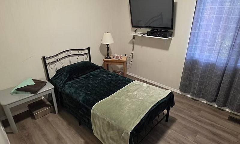 4 Bedroom, 1 Bath Ho...