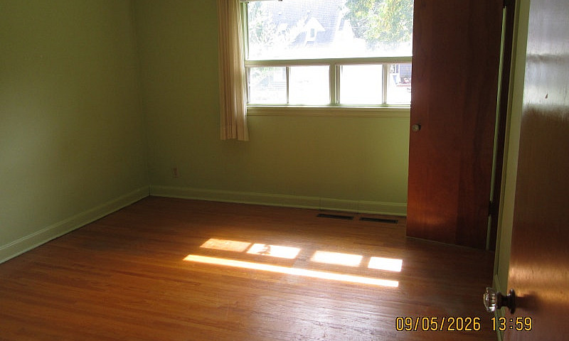 Close To U Of M, 4 B...