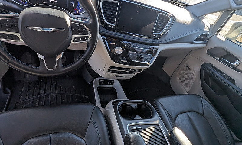 2021 Chrysler Pacifi...