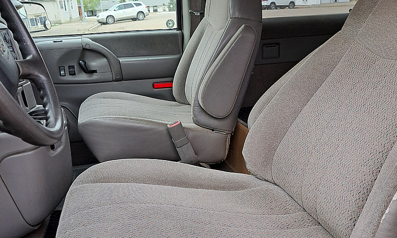 2005 Chevrolet Astro...