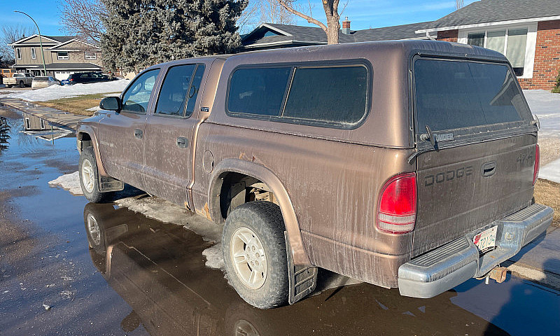 2000 Dodge Dakota...