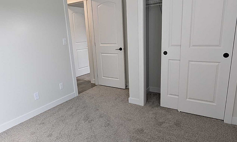 2Bd Legal Basement S...