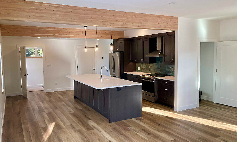 New 3 Bed Rossland H...