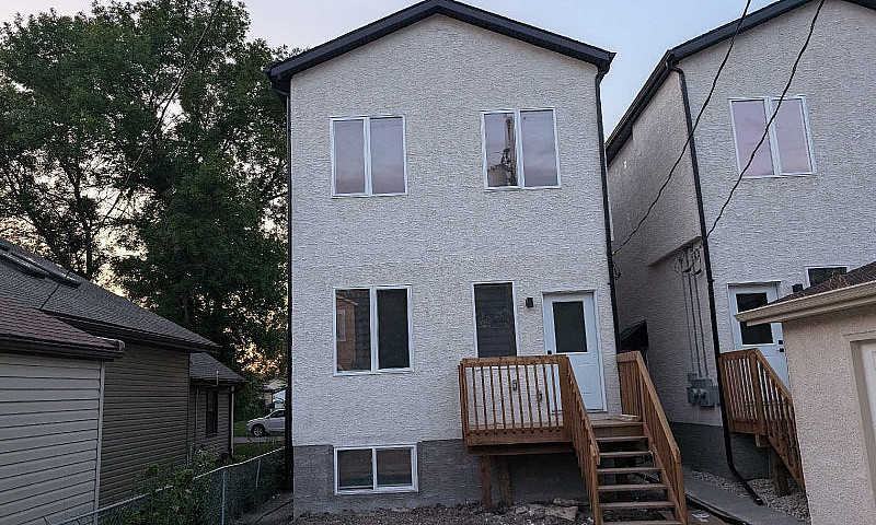 2 Bedroom Flat With ...